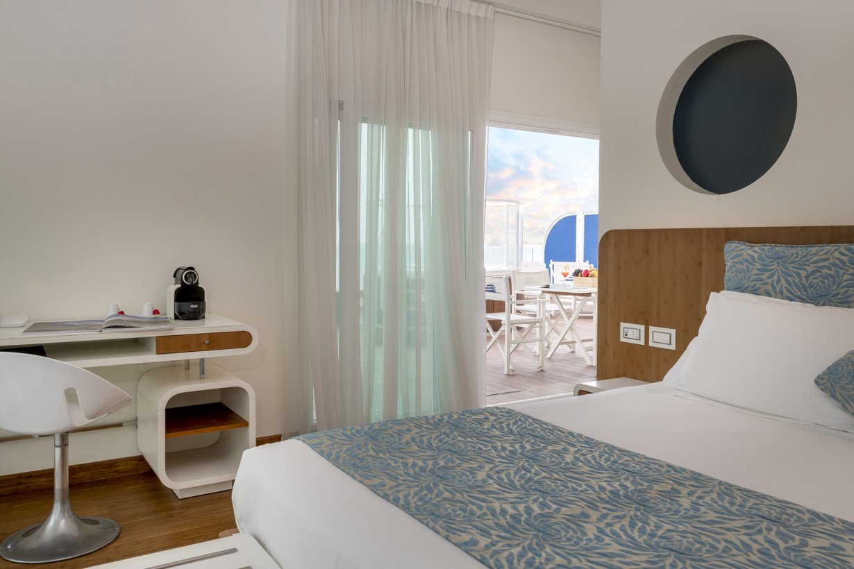 media.Slide-Trampolines_Junior_Suite_2TSuiteHotel_Riccione