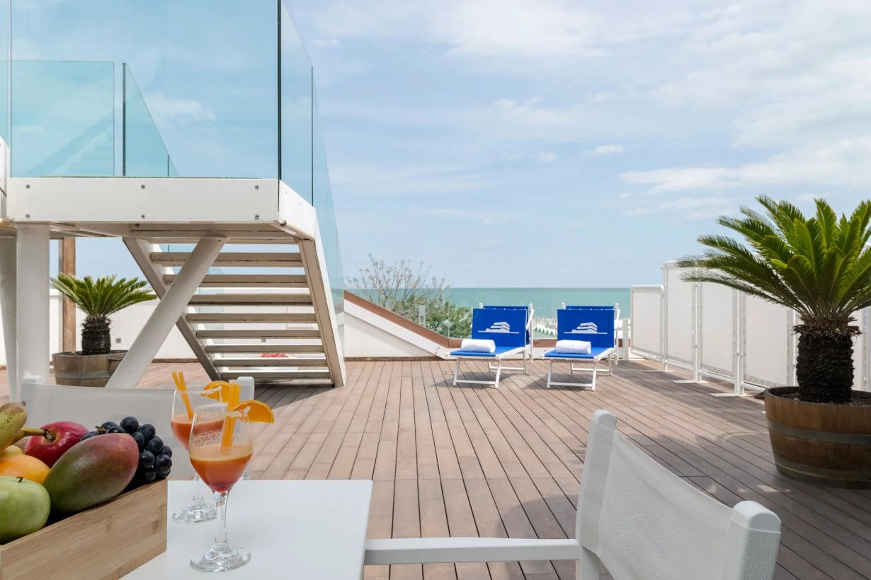 media.Slide-SuiteMagellano_6TSuiteHotel_Riccione