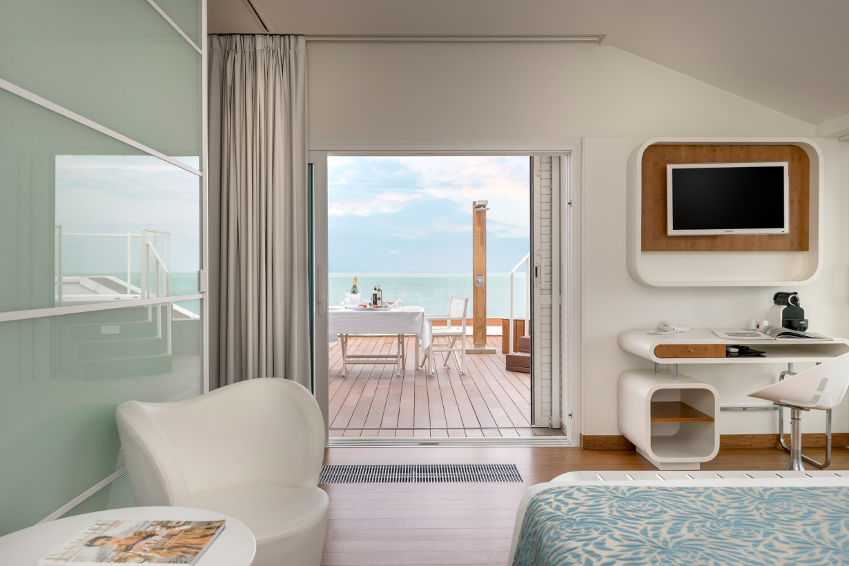 media.Slide-SuiteTrampolines_1TSuiteHotel_Riccione