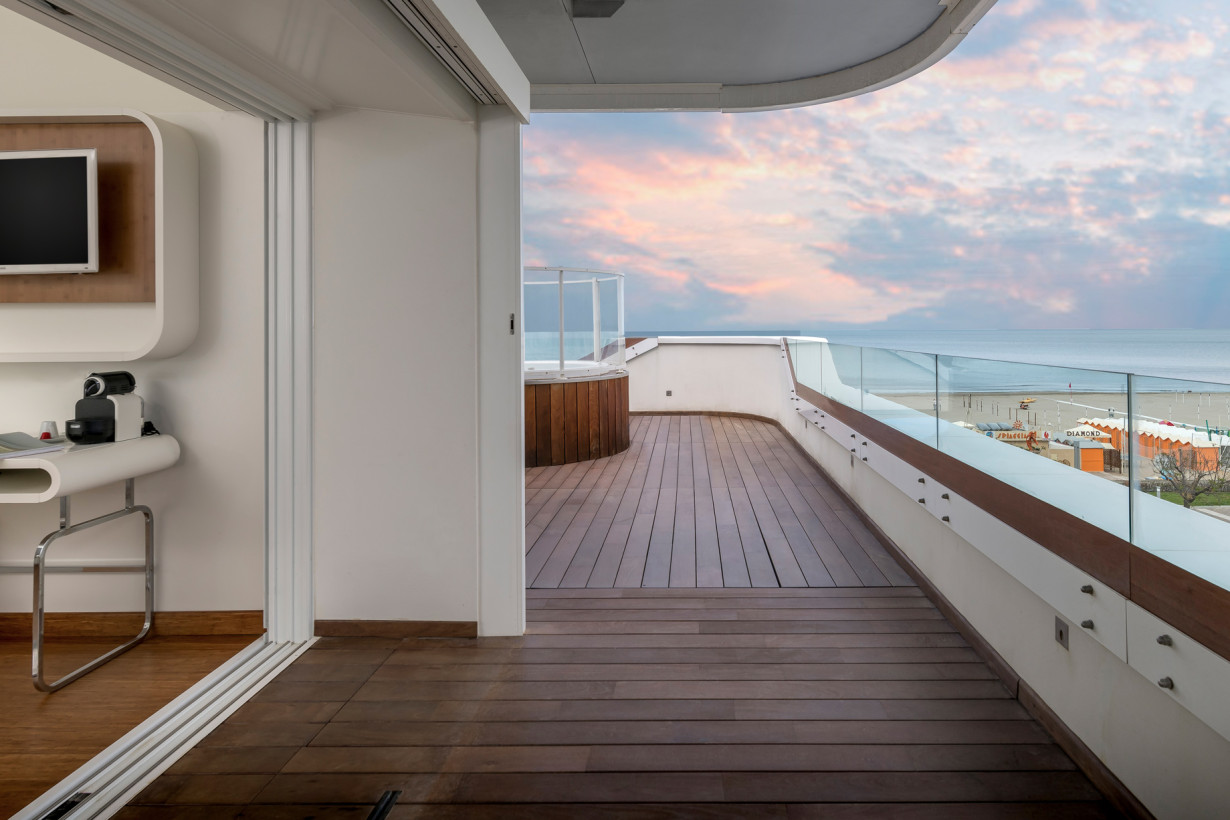 media.Slide-SuiteTrampolines_3TSuiteHotel_Riccione