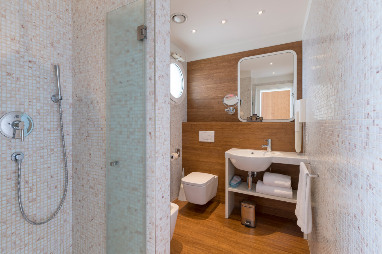 media.Slide-Camera_MarcoPolo_3TSuiteHotel_Riccione