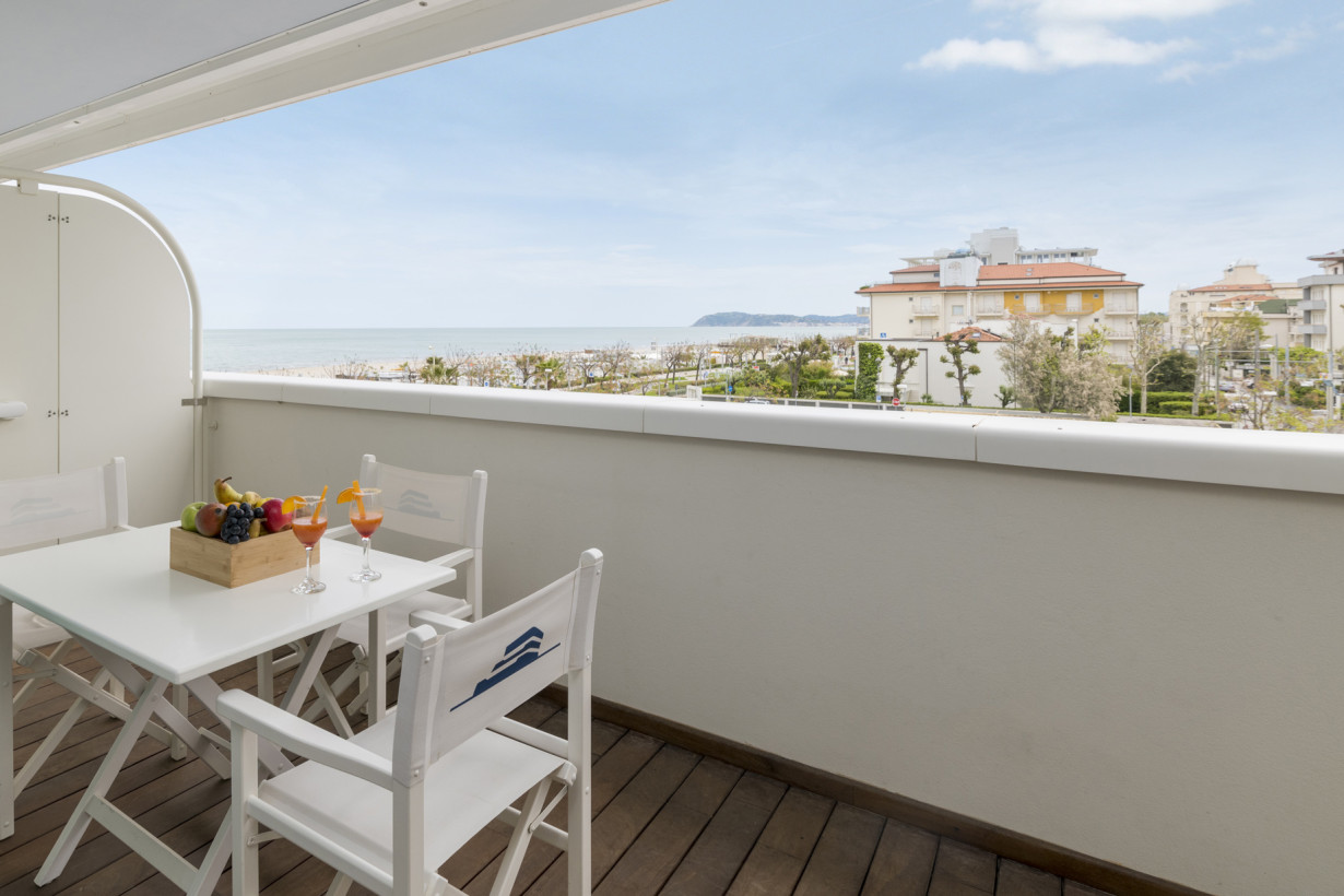 media.Slide-Camera_MarcoPolo_4TSuiteHotel_Riccione