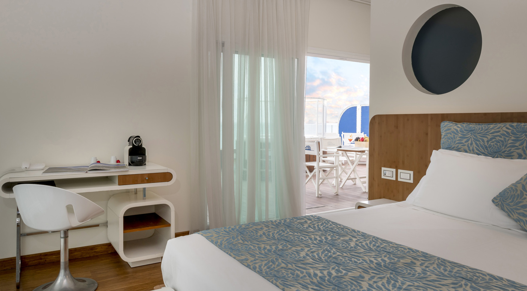 media.Slide-Trampolines_Junior_Suite_2TSuiteHotel_Riccione