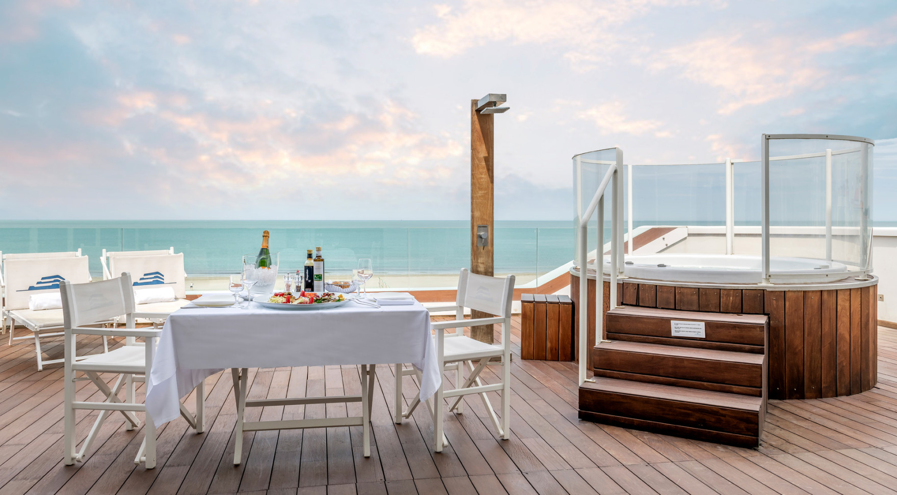 media.Slide-SuiteTrampolines_2TSuiteHotel_Riccione